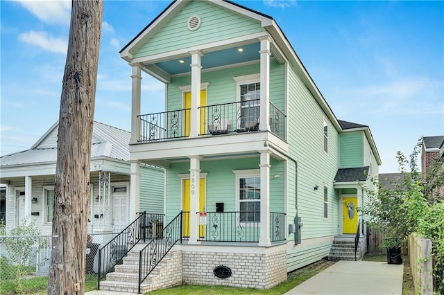 view of front of house featuring a porch and a balcony