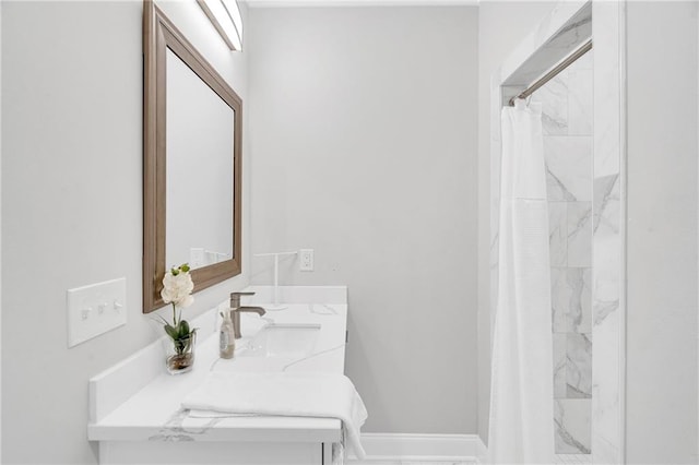 bathroom with a shower with curtain and vanity