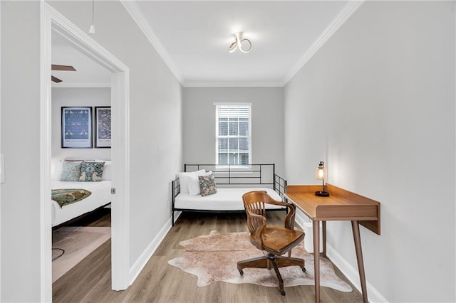 living area featuring hardwood / wood-style flooring, ceiling fan, and ornamental molding