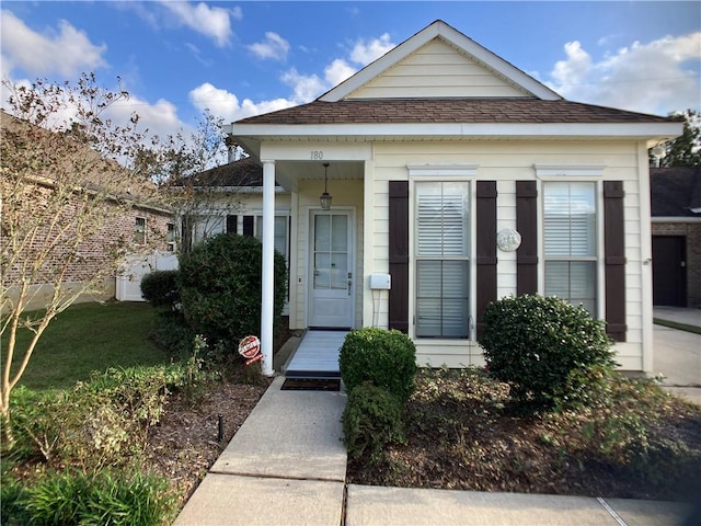 view of front of home with a front lawn