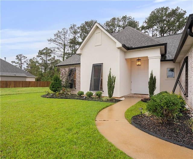 view of front of house featuring a front lawn