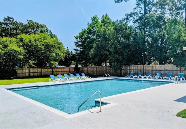 view of swimming pool featuring a patio