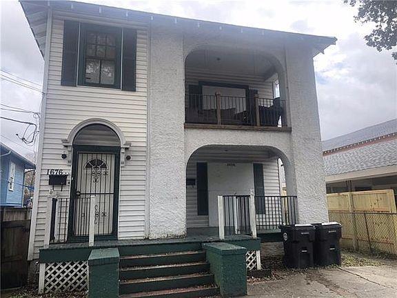 view of front facade featuring a porch and a balcony