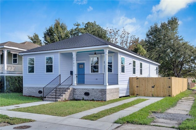 view of front of property featuring a front yard