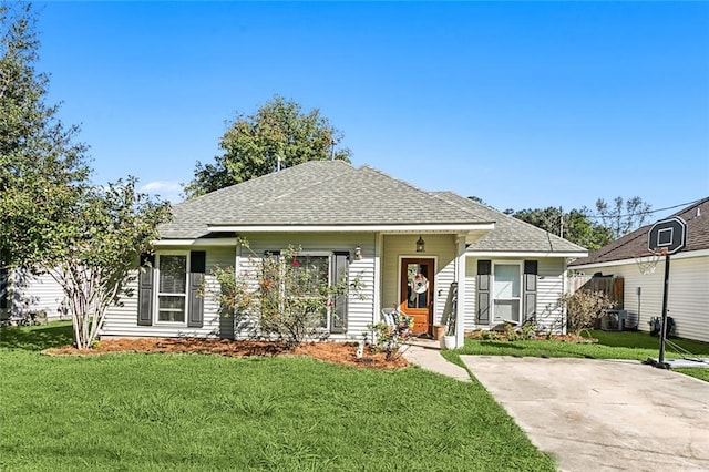 bungalow-style house featuring a front lawn