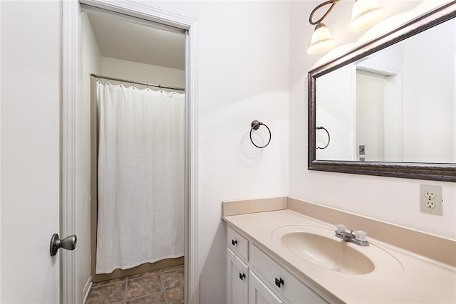 full bathroom featuring curtained shower and vanity