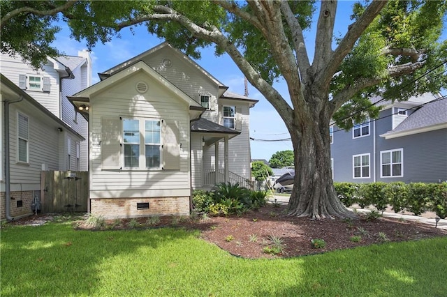 exterior space featuring a front lawn