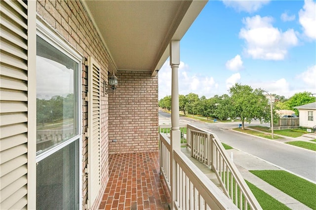 balcony featuring covered porch