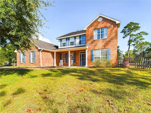 view of front of home featuring a front lawn