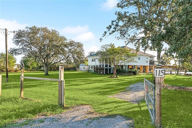 view of property's community featuring a lawn