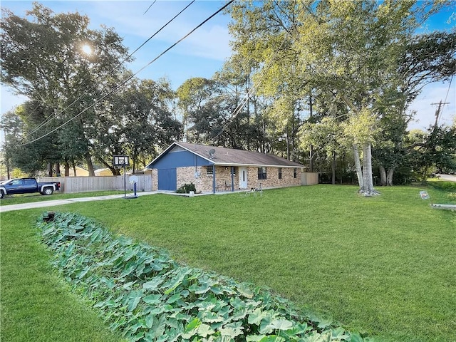 view of front of home featuring a front lawn