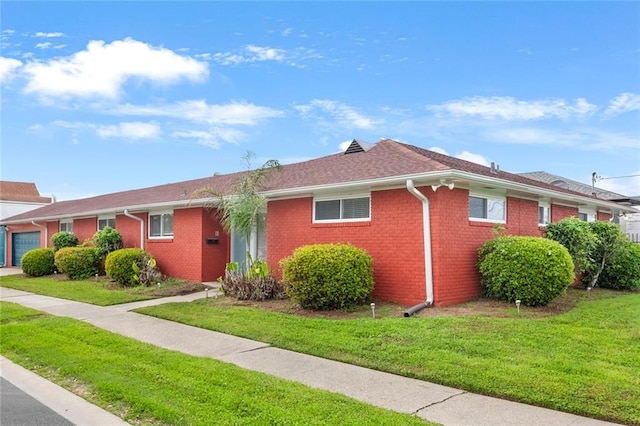 ranch-style home with a front yard