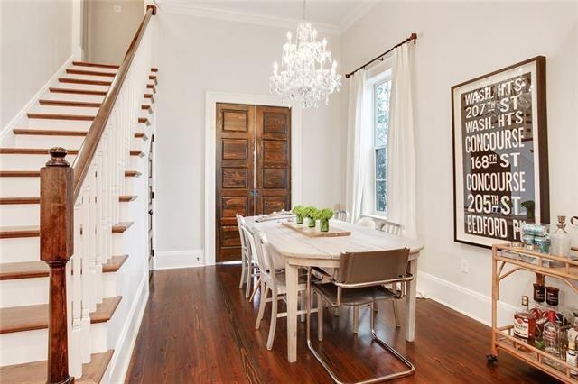 dining area featuring crown molding, dark hardwood / wood-style floors, and a notable chandelier