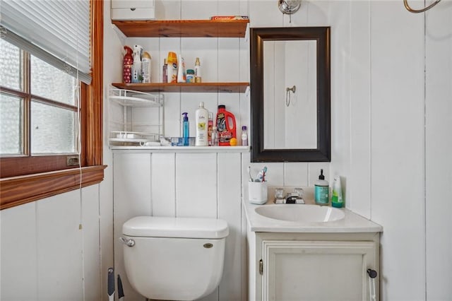 bathroom featuring vanity, toilet, and decorative backsplash