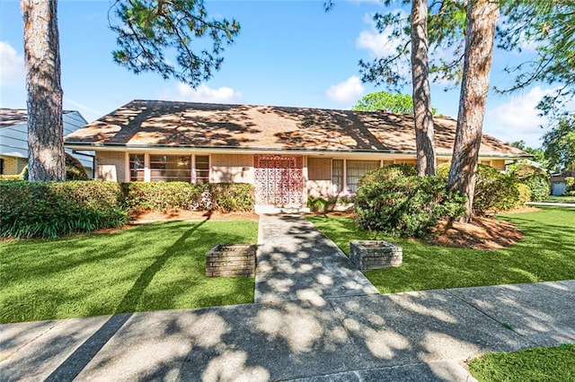 view of front of house with a front lawn