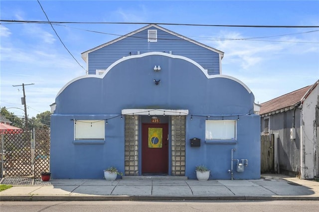 view of front of property