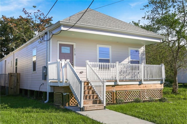 view of front of property with a front yard