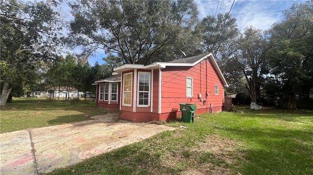 view of outdoor structure with a yard