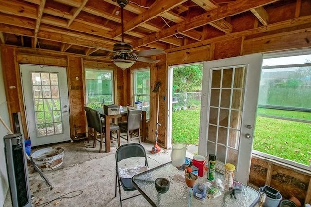 sunroom / solarium featuring ceiling fan