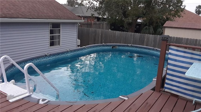 view of swimming pool