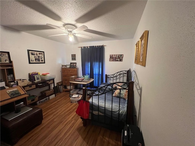 bedroom featuring a textured ceiling, hardwood / wood-style flooring, and ceiling fan