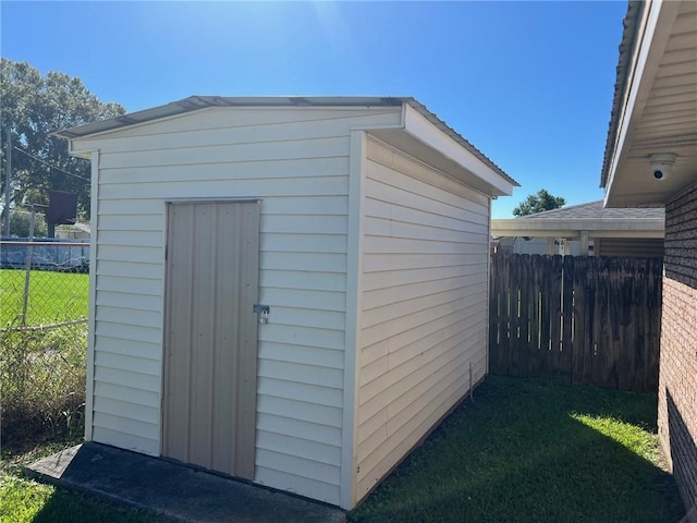 view of outbuilding with a yard