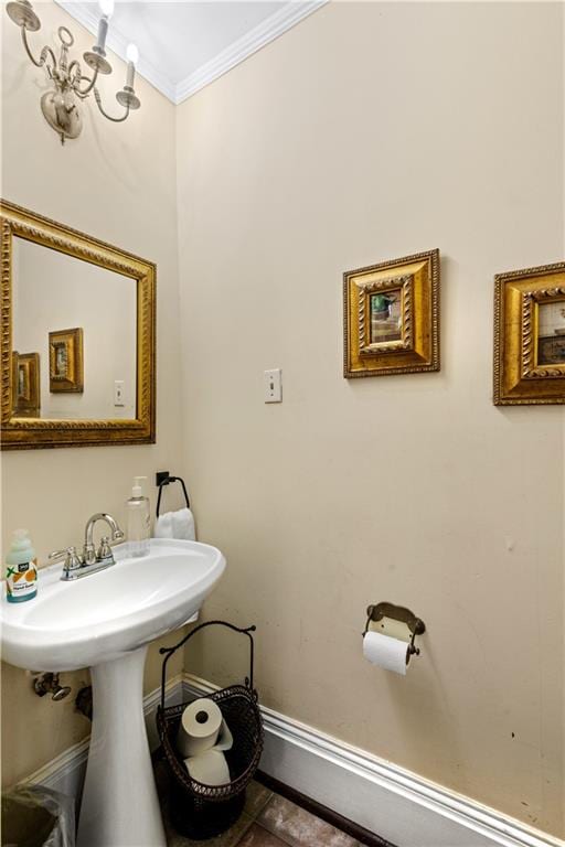 bathroom featuring ornamental molding