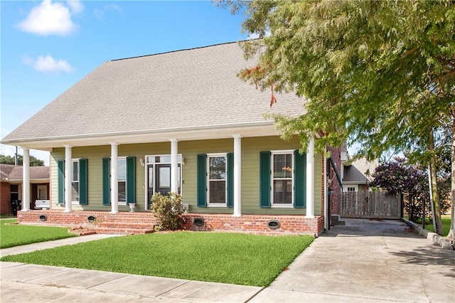 view of front of home with covered porch and a front yard