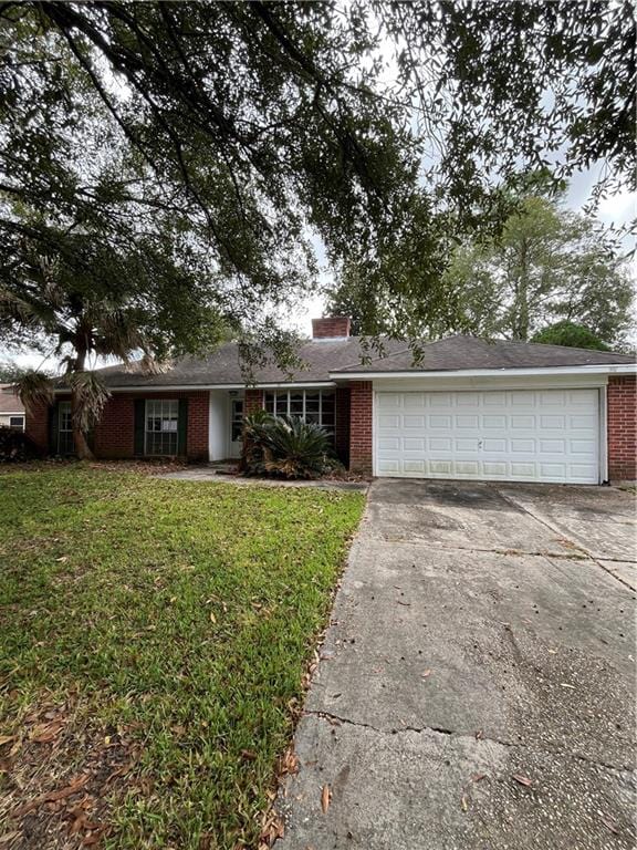 single story home featuring a garage and a front lawn