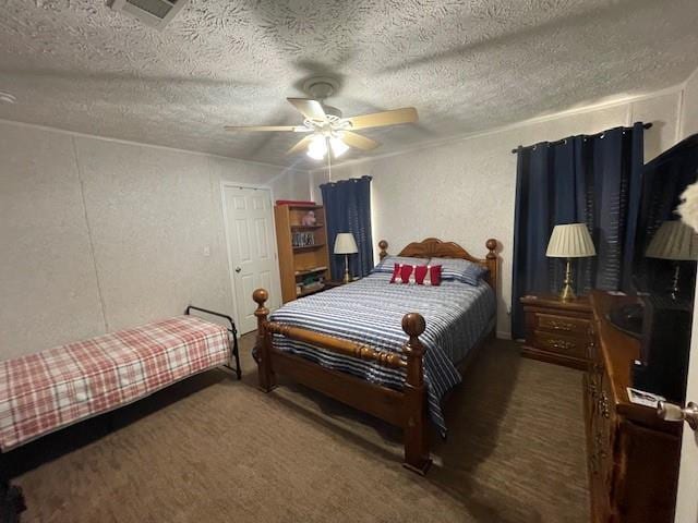 bedroom featuring a textured wall, carpet flooring, visible vents, and a ceiling fan