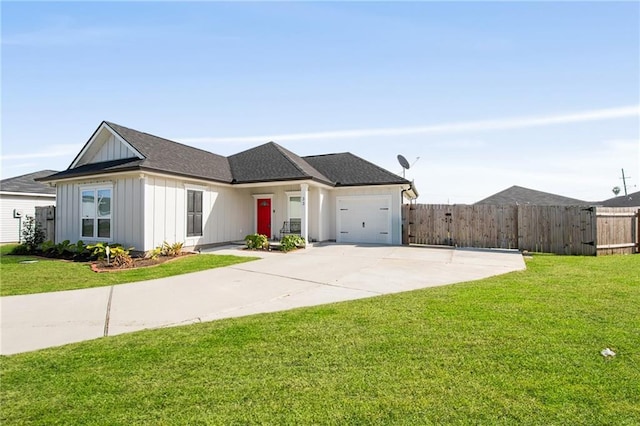 view of front of property featuring a front yard and a garage