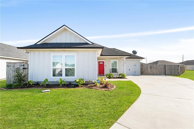 view of front of property featuring a front lawn and a garage