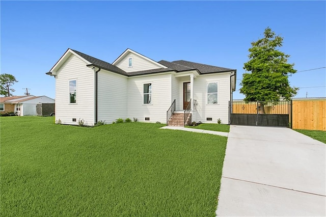 view of front of property featuring a front yard