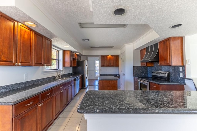 kitchen with sink, wall chimney exhaust hood, stainless steel appliances, and a textured ceiling