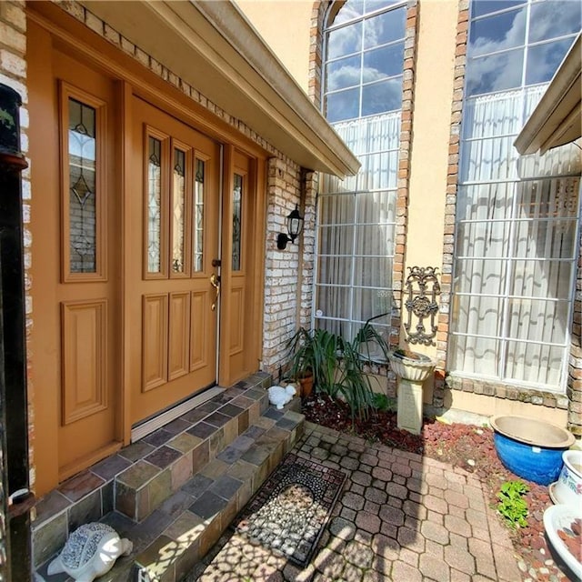 entrance to property featuring covered porch