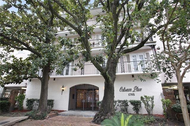 view of front of property with a balcony