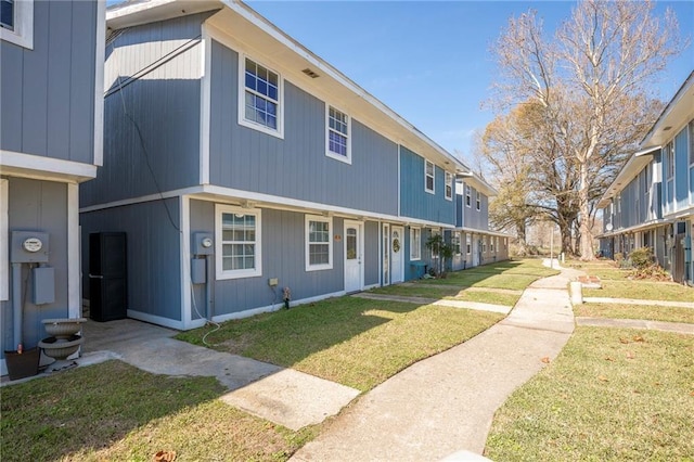 view of front of home with a front yard and a residential view