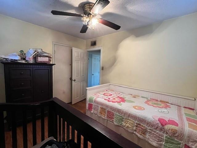 bedroom featuring a textured ceiling and ceiling fan