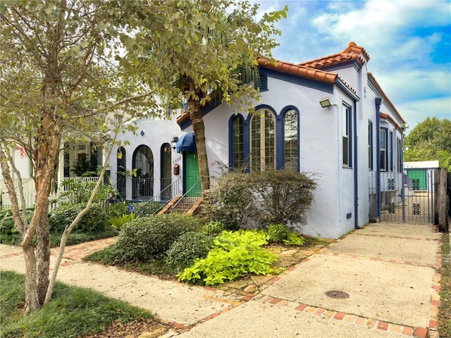 view of mediterranean / spanish-style house