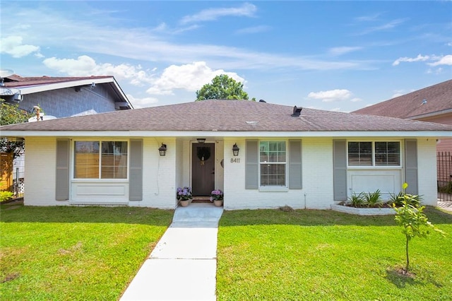 view of front facade with a front lawn