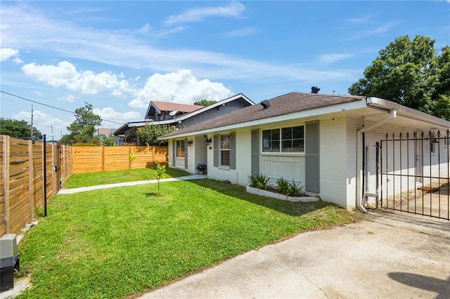 view of front of property with a front lawn