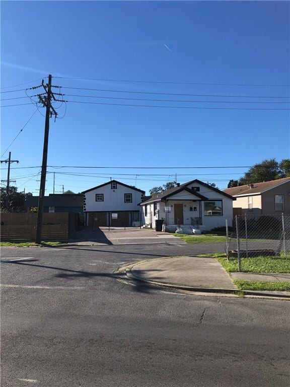 view of front of house