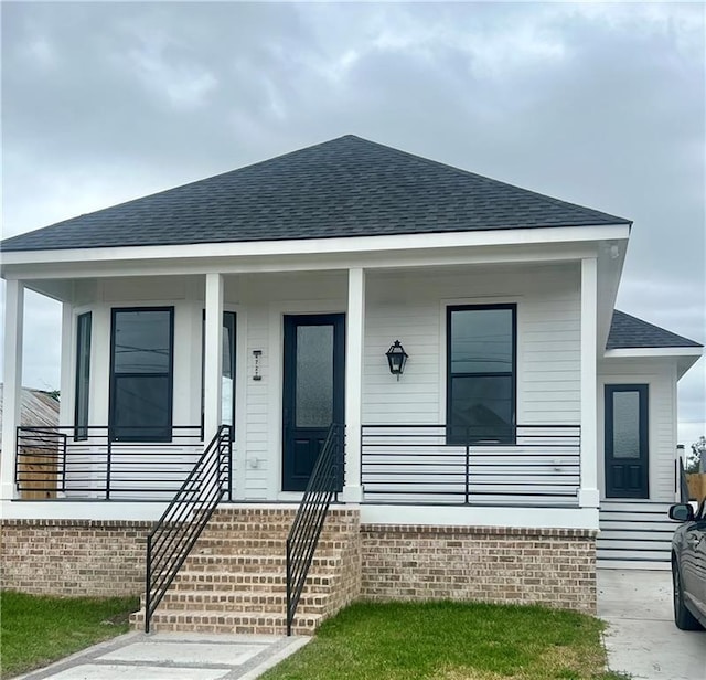 bungalow-style house featuring covered porch