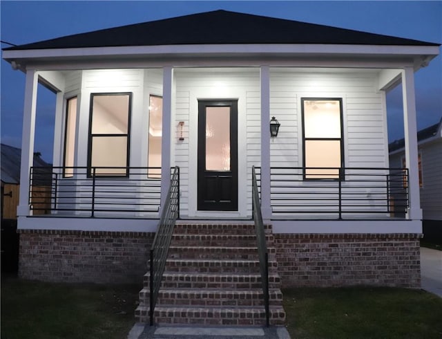 view of front of house featuring a porch