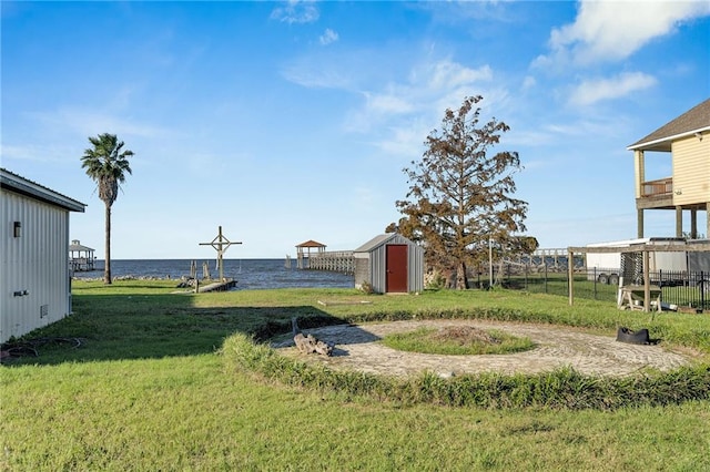 view of yard featuring a storage unit and a water view