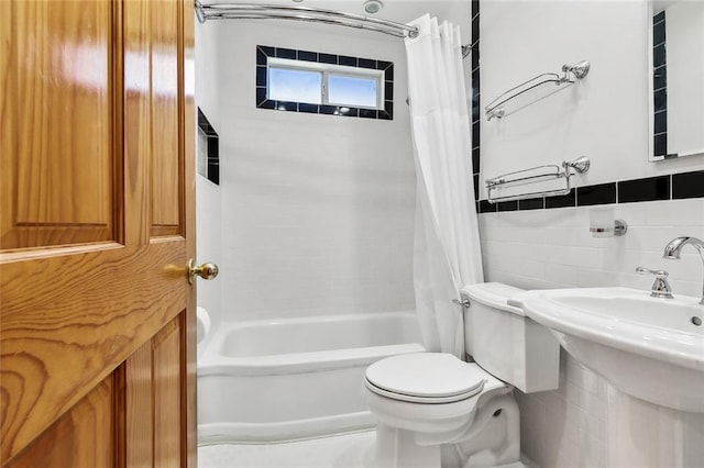 bathroom with toilet, tasteful backsplash, shower / tub combo with curtain, and tile walls