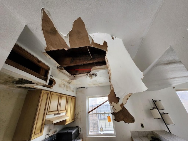 interior details featuring a textured ceiling