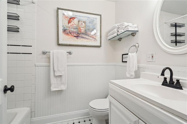 full bathroom with vanity, toilet, and tiled shower / bath combo