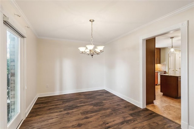 empty room featuring ornamental molding, dark wood-type flooring, and a notable chandelier