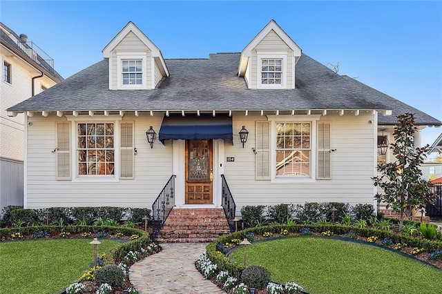 view of front of home with a front lawn